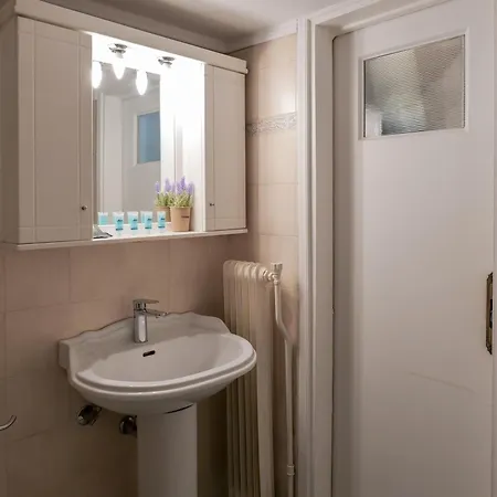 Alluring 2br In Thiseio Apartment Athens