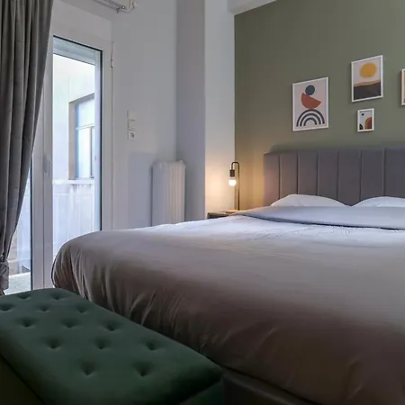 Alluring 2br In Thiseio Athens