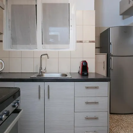 Alluring 2br In Thiseio Athens